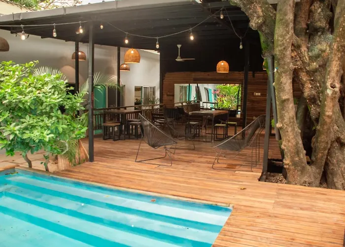 Refugio Surf Bed & Breakfast Tamarindo