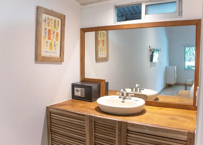 Refugio Surf Bed & Breakfast Tamarindo